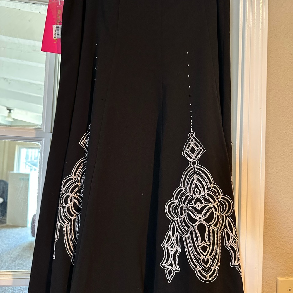 Sunny Leigh Black Skirt with White Patterns - Picture 3 of 3
